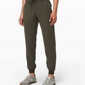 Lululemon On the Fly Jogger